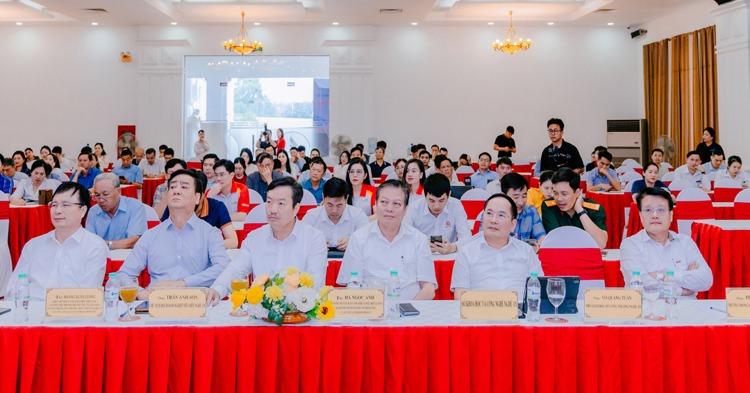 Hội Doanh nghiệp Tiêu biểu Nghệ An phối hợp với Tập đoàn OpenLive tổ chức sự kiện Chuyển đổi số toàn diện Doanh nghiệp tại Nghệ An, giúp Doanh nghiệp kết nối và ứng dụng công nghệ cho tăng trưởng bền vững