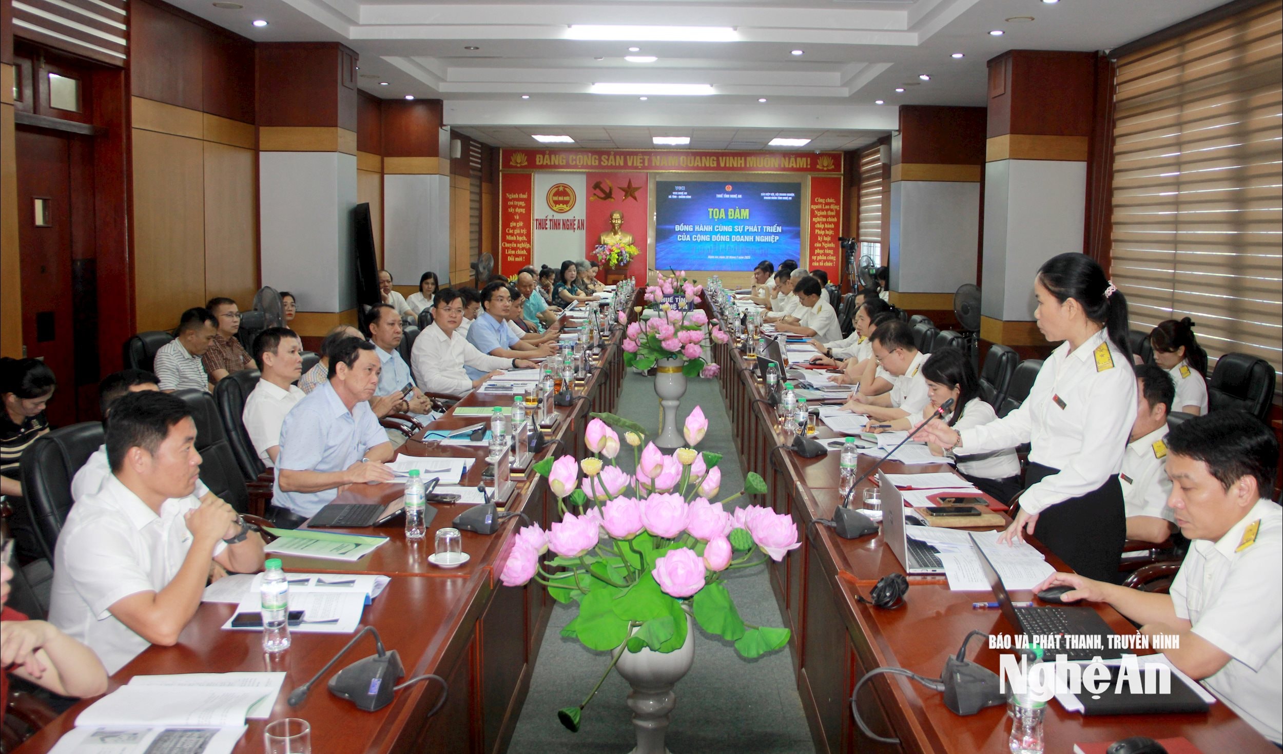 Thuế tỉnh Nghệ An luôn đồng hành, hỗ trợ doanh nghiệp và người nộp thuế